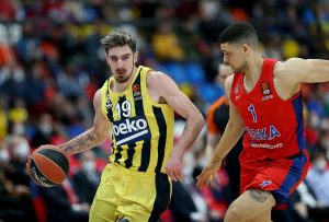 Hackett y Clyburn sentencian a un Fenerbahce muy mermado que luchó lo que pudo (92-76)