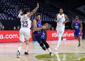 El orgullo del Real Madrid puede con los prejuicios y con Micic (80-76)