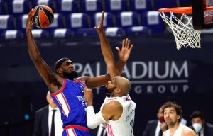 Anadolu Efes asesta el golpe final y consigue su billete a la Final Four (88-83)