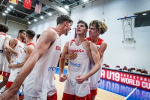 #FIBAU19 (J2): Rubén Domínguez y la defensa dan la victoria a España