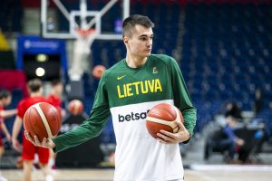 Más madera para la pintura: Gytis Masiulis llega a Bilbao