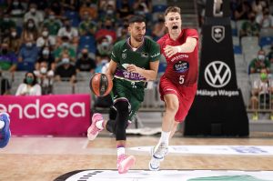 Jaime Fernández pone a prueba el modelo de Monbus Obradoiro