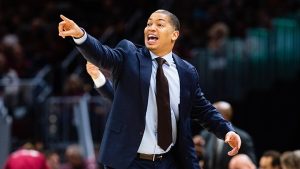 Cleveland despide a Tyronn Lue, el técnico de su único anillo