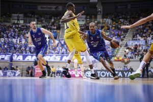 El retorno del Rey: Renfroe reaparece con doble-doble