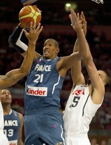 Lagun Aro GBC quiere poner la guinda a su plantilla con el NBA Alex Ajinca