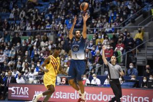 Thomas Scrubb casi consigue el segundo doble doble de un alero en la historia del Obra