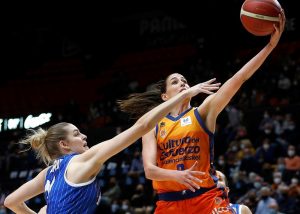 Perfumerías Avenida vence el duelo de invictos ante Valencia Basket