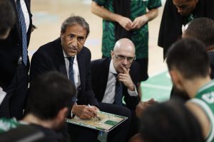 Tropiezo en la orilla con cambios en el banquillo y en la pista