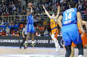 Obi Emegano se gradúa ante Valencia