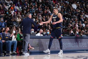 Noche NBA: El Este cada vez más ajustado con las victorias de Bucks, Sixers y Cavs.