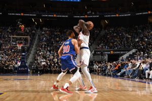 Noche NBA: Victorias de Heat y Suns. Warriors cae ante Knicks. Doncic se va hasta los 51!