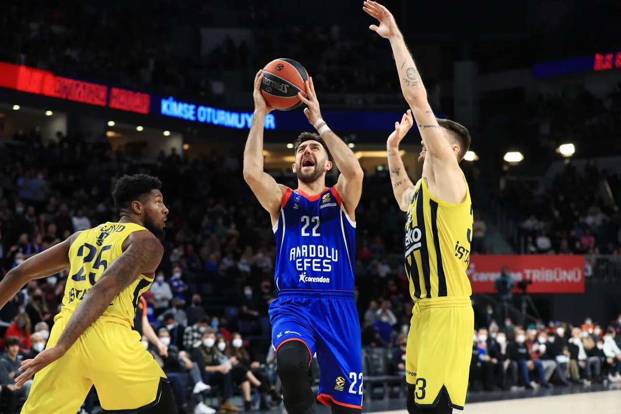 Euroleague (J28): Anadolu Efes ya en playoffs, Milán gana ‘in extremis’