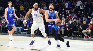 El Real Madrid dejó escapar la oportunidad y cae ante el Anadolu Efes (93-90)