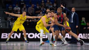 Baskonia gana y da un paso importante hacia el playoff