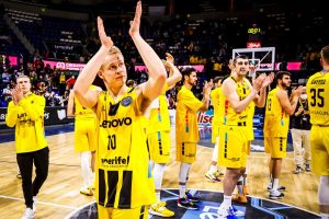 El Lenovo Tenerife gana tras un tiro libre de Huertas en la última jugada