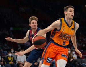 López-Arostegui lídera a Valencia para superar al carácter baskonista