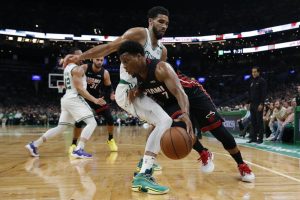 Playoffs NBA: Heat se impone 103-109 en el TD Garden en una batalla terrible