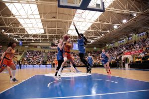 Final Playoffs LF Endesa (I): Perfumerías Avenida se lleva el primer asalto