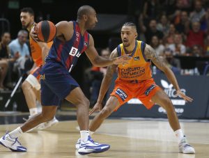 Baskonia golpea primero en Valencia en el playoff ACB