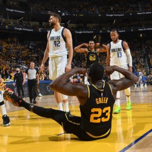 Playoffs NBA: Los Warriors arrasan a Mavs en el primer partido de la final del Oeste