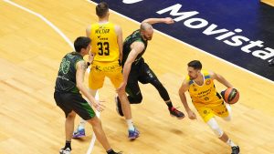 Playoffs ACB: La Penya arrolla a un errático Tenerife (100-68)