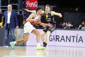 El juego exterior de Bitci Baskonia impone su ley ante Lenovo Tenerife (78-91)