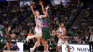El juego coral de BAXI Manresa se impone a Unicaja (95-100)
