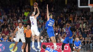 Playoffs ACB: El Madrid somete al Barça en el rebote y golpea primero (75-88)