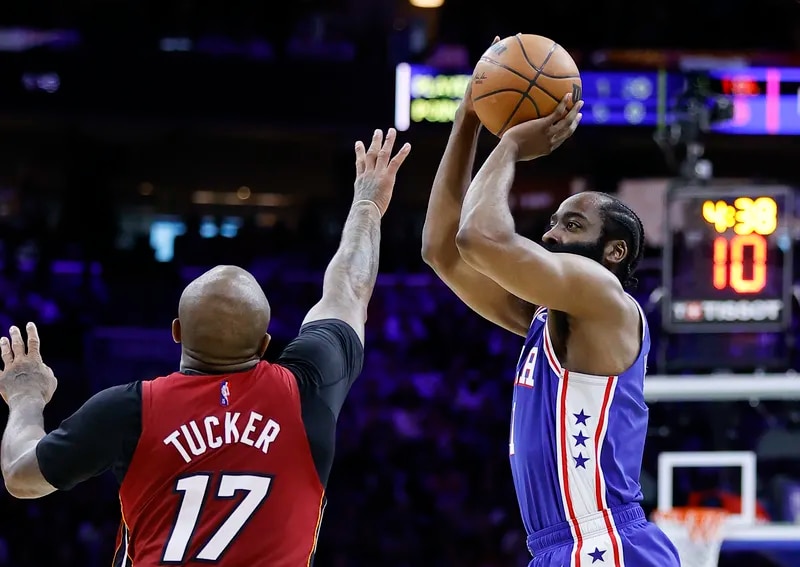 Around NBA: Atkinson seguirá en Warriors; Harden alargará su vínculo junto a 76ers