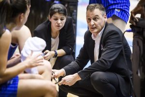 Roberto Íñiguez: “Es una suerte entrenar a este grupo de jugadoras. Aprendo de ellas”