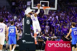 El Real Madrid se divierte en equipo y se lleva el tercer partido de la serie (81-66)