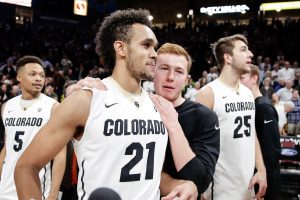 De deber dinero al Banco de Colorado a triunfar en Boston. La historia de Derrick White.