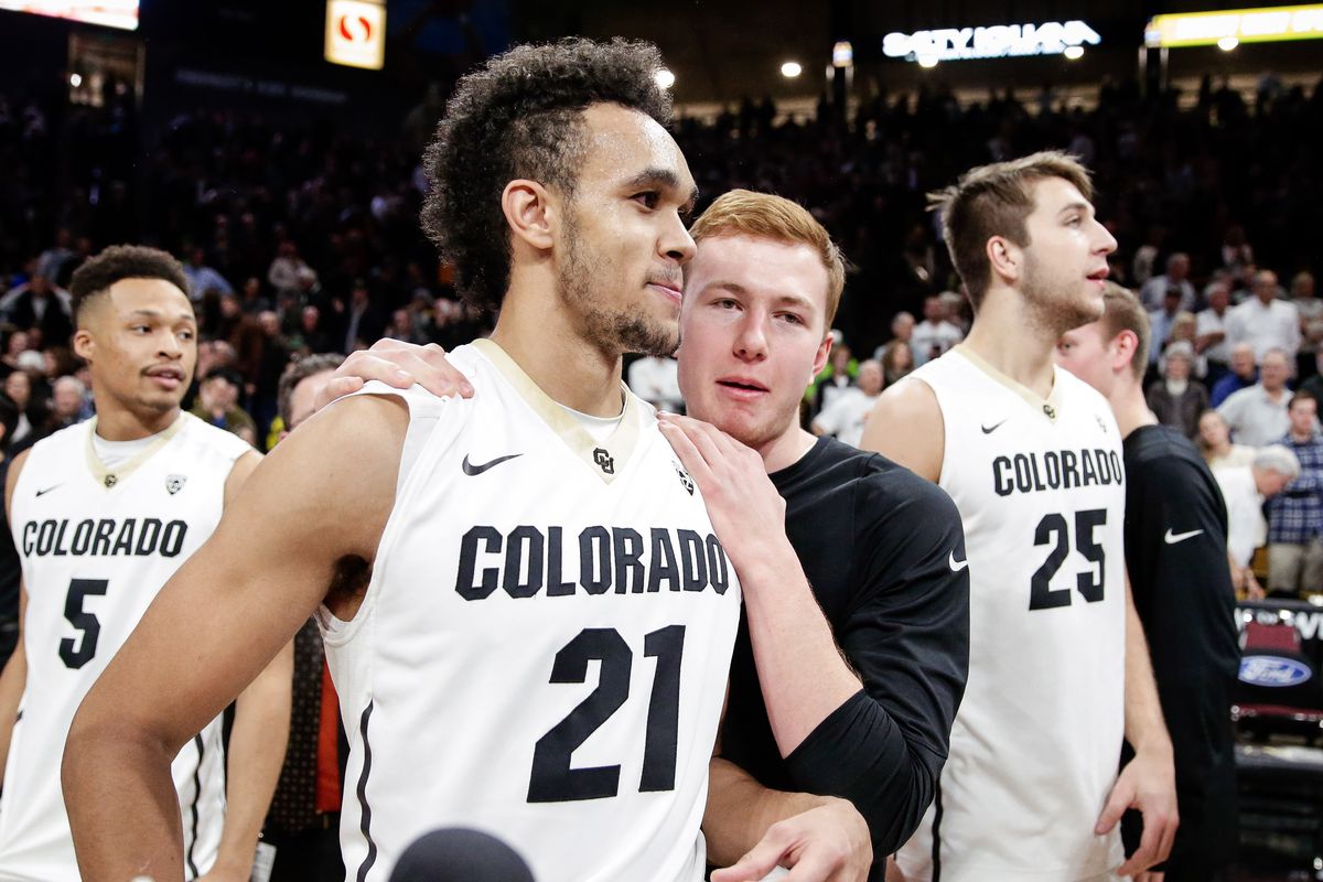 De deber dinero al Banco de Colorado a triunfar en Boston. La historia de Derrick White.