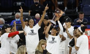 Gray, Plum y Wilson lideran la victoria de Aces en la Commissioner’s Cup de la WNBA