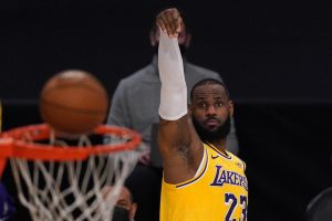 LeBron James extiende su contrato dos años más con Lakers