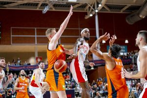 Lorenzo Brown y Rudy lideran la reacción y España suma un importante triunfo (64-86)