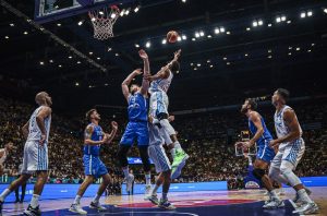 Grecia se lleva la batalla ante Italia en la zona con oficio (85-81)