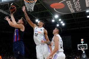 Tavares exhibe su dominio y el Madrid alza su quinta Supercopa consecutiva (89-83)