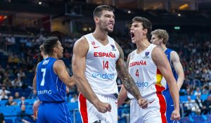 Willy Hernangómez se viste de héroe y España remonta para pasar a semifinales (100-90)