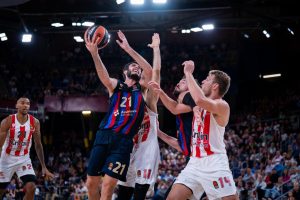 Larentzakis asalta el Palau y el Barça cae derrotado ante Olympiakos (70-80)