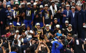 Golden State Warriors se convierte en la franquicia más valiosa de la NBA