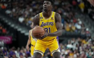 Otra mala para los Lakers: Thomas Bryant al menos tres semanas de baja
