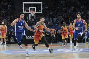 El triple da un respiro a Valencia Basket