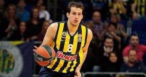 Nemanja Bjelica seguirá de baja un mes más como mínimo