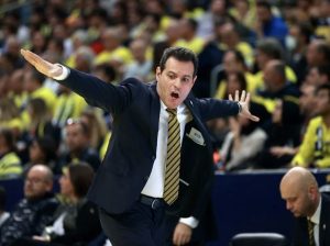 Dimitris Itoudis, el segundo entrenador más joven en ganar 200 partidos en Euroliga