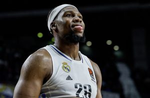 Guerschon Yabusele, de baja por un esguince en la rodilla