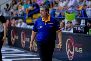 Miguel Méndez: “Estamos en pleno proceso de sustituir jugadoras que lo han dado todo”