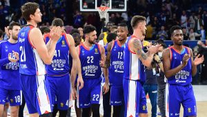 Anadolu Efes, un bicampeón inmerso en un mini cambio de ciclo