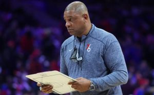 ¿Podrá Doc Rivers reparar la construcción mal edificada de Philadelphia?