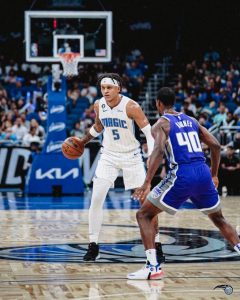 Noche casi perfecta para Banchero: hace historia pero caen contra los Kings